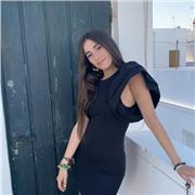 Estudiante de enfermeria imparte clases de apoyo escolar a niños de primaria y secundaria